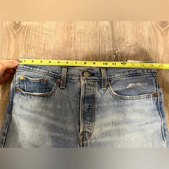 Levi’s Wedgie Straight Premium Authentically Yours Wash High Rise Jeans Size 29 - Picture 7 of 11